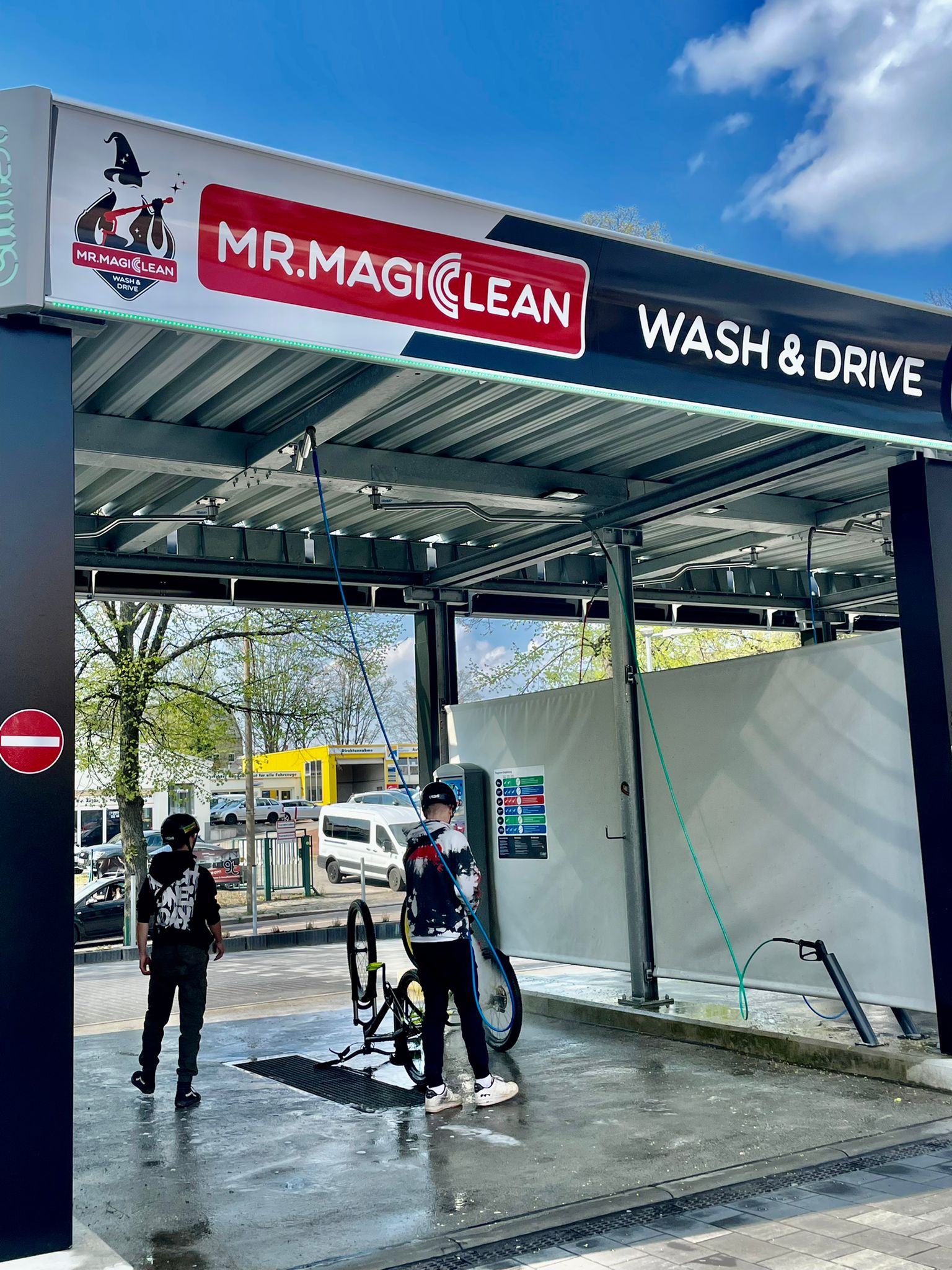 Mr.MagiClean Car & Wash in Chemnitz Autowäsche SB Waschplätze